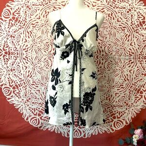 Victoria’s Secret Black White Lace Nightgown medium open front w/ floral design